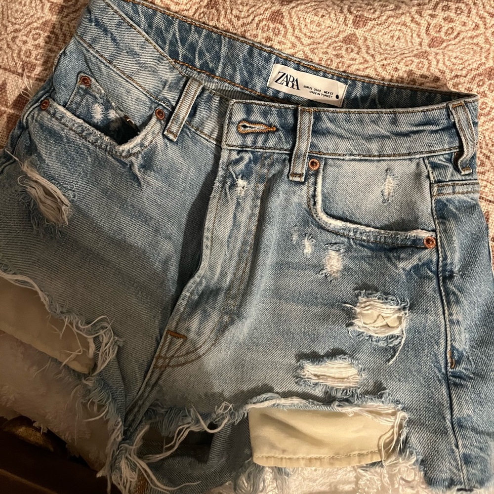 Women’s high rise Zara jeans shorts size 0